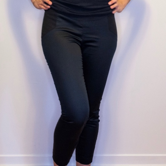 🌸3 for 30$ BCBG Maxazria black Capri pants - Picture 2 of 5